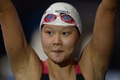 第15回世界水泳選手権（15th FINA World Championships）、競泳女子50メートル背泳ぎ決勝。金メダル獲得を喜ぶ趙菁（Zhao Jing、2013年8月1日撮影）。(c)AFP/PHILIPPE MARCOU