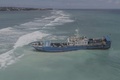 モーリシャス沖で座礁した中国船（2021年3月8日撮影）。(c)L&apos;Express Maurice / AFP