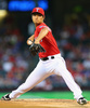 13MLBは24日、各地で試合が行われ、ダルビッシュ有（Yu Darvish）が先発したテキサス・レンジャーズ（Texas Rangers）は3-2でヒューストン・アストロズ（Houston Astros）に勝利し、ワイルドカード争いに踏みとどまった。

先発登板するテキサス・レンジャーズのダルビッシュ有（2013年9月24日撮影）。(c)AFP/Getty Images/Ronald Martinez