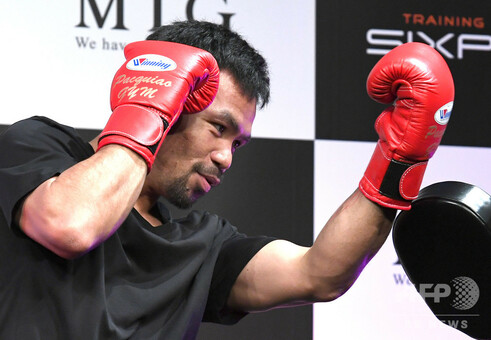 パッキャオ来日、「七つ目のタイトルは大統領？」の質問には… 写真8枚