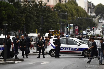 仏パリ郊外で「すぐ使える」自家製の爆薬発見、男2人拘束