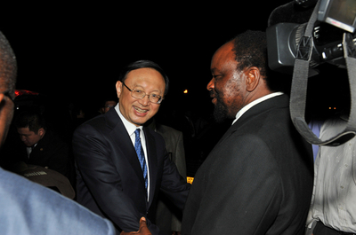 中国の楊外相がジンバブエを訪問、「ジンバブエは良き兄弟」