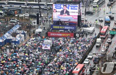 尹錫悦氏の大統領罷免に不服…光化門で「国民抵抗権」掲げ大規模集会