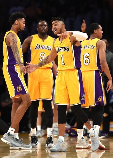 コービー抜けたレイカーズ、新体制初戦を白星で飾る