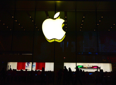 iPhoneの速度低下問題、アップルが218元で電池交換へ 更新強制せず