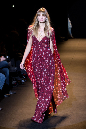 ジェシカ・ハート、テスティーノの「タオルシリーズ」に登場