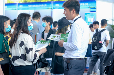 コロナ禍対策で「4つの就活支援」 中国の大卒予定者909万人向け