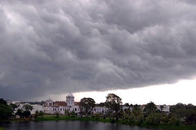サイクロン直撃、インドとバングラデシュで126人死亡