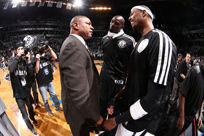 ネッツがクリッパーズに勝利、ピアースとKGは恩師と再会