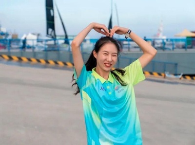 同級生を守るため8度も「刺された女子大生」が杭州アジア大会の聖火リレー