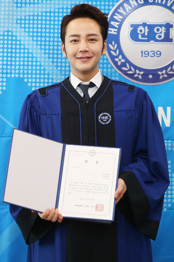 チャン・グンソク、漢陽大学校を卒業 式典にも出席