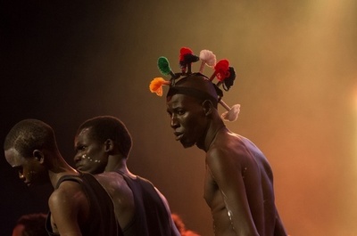 アフリカ連合創設50周年、経済成長の背後に紛争の影