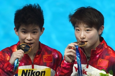 中国ペアが混合10m高飛び込みで金、第16回世界水泳