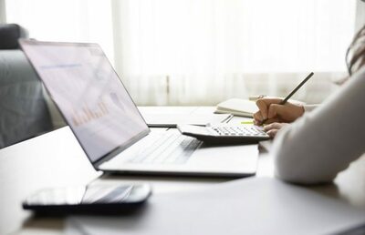 韓国会社員の56％「給与だけでは生活も老後も困難」…雇用不安や低賃金が浮き彫りに