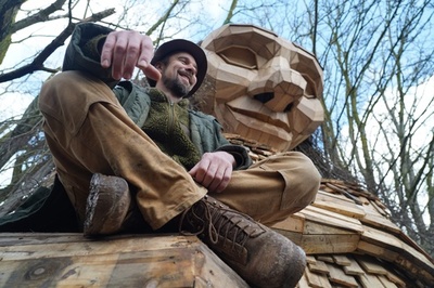 隠されたトロルはどこだ⁉ リサイクルアーティストからの挑戦