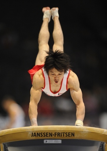 内村、個人総合予選で首位 世界体操