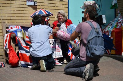 違う病院かも…？英ロイヤルベビー待ち構える記者ら、疑心暗鬼