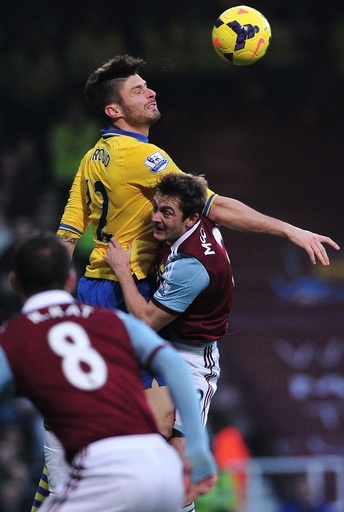 アーセナルが逆転勝利、再び首位に