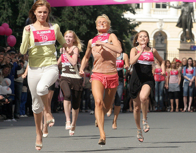 ハイヒールで短距離レース