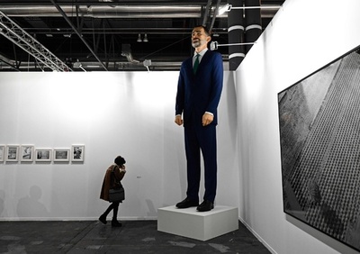 「燃やすこと」が購入の条件、フェリペ6世の巨大像が物議 スペイン