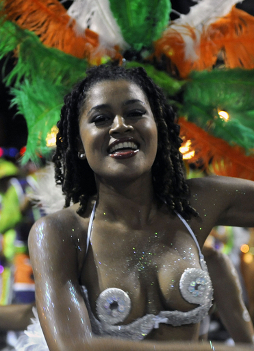 ウルグアイでカーニバル開幕