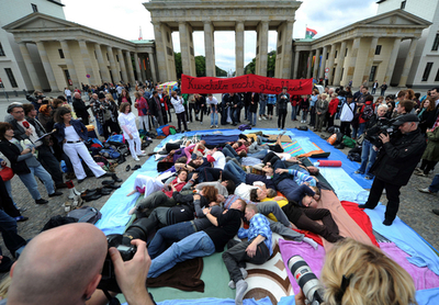 「触れ合い」の大切さアピール、ベルリン