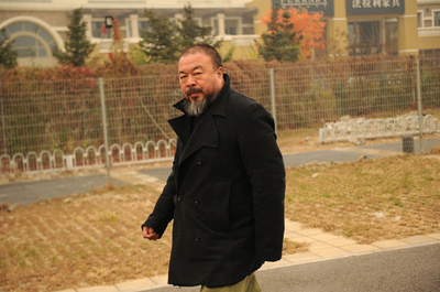 艾未未氏、今度はわいせつ容疑で取り調べ 中国