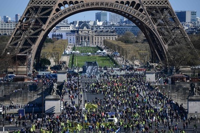 黄ベスト20週目、仏各地で名所や市中心が封鎖もデモ決行
