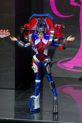 ミス・ユニバース、各国代表がナショナル・コスチュームを披露