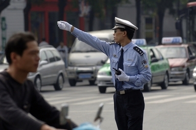 3年間警察官に成りすました男を逮捕、中国