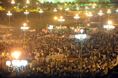 判事らの復職訴えるデモに数万人参加、パキスタン