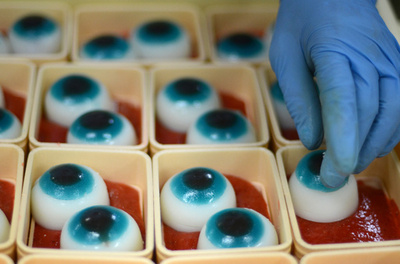 リアルな目玉にドッキリ！ 和菓子で楽しむハロウィーン　神奈川