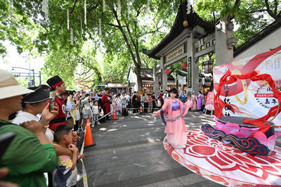 ロボット「旅行のお供」中国で新しい観光体験