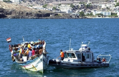 アラビア半島を目指すソマリア難民ら、イエメン沖で22人が水死
