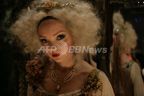リリー・コールが女優としての才能を開花、『Dr.パルナサスの鏡』に注目 リリー・コールが女優としての才能を開花、『Dr.パルナサスの鏡』に注目