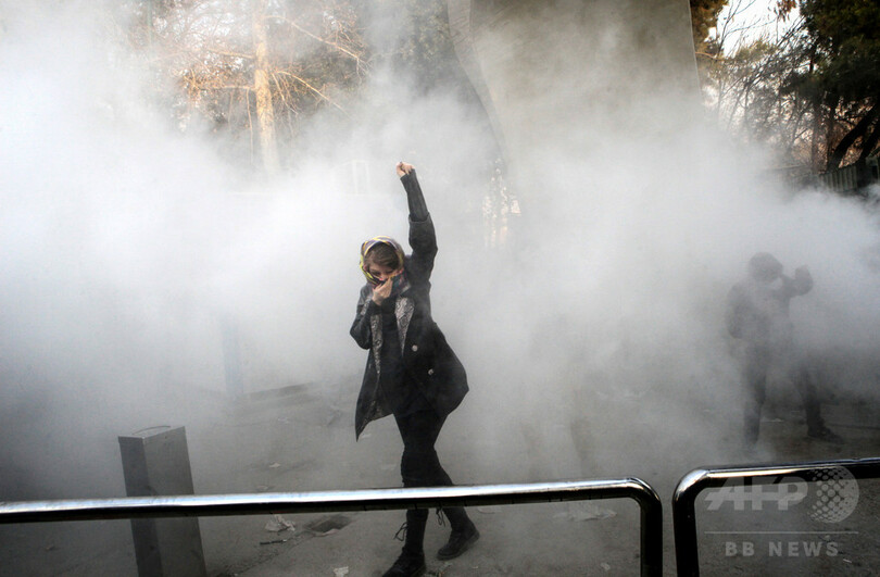 イランで反政府デモ続く 2人死亡、ソーシャルメディア遮断