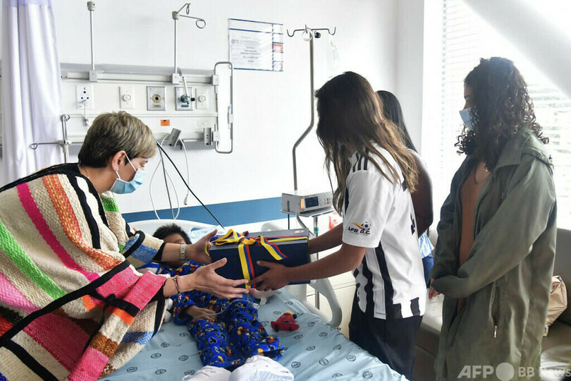 墜落40日後発見のきょうだいお見舞い コロンビア大統領