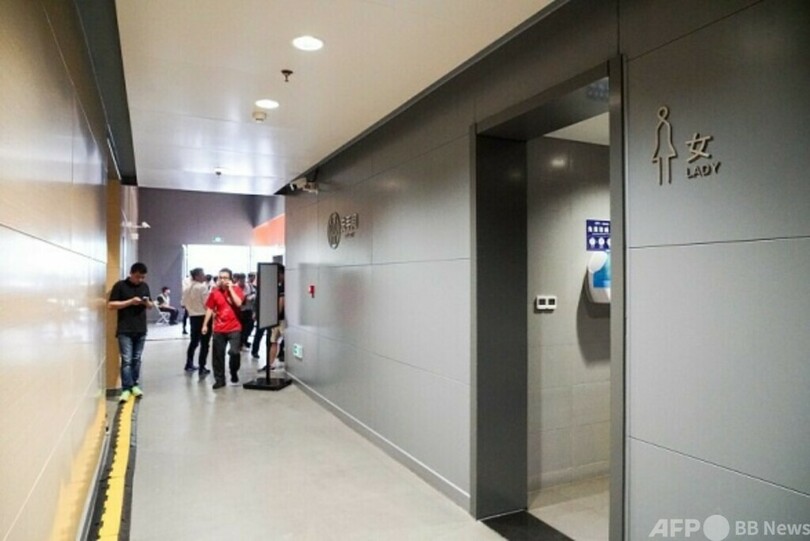 従業員が長時間トイレにとどまり解雇され損害賠償を請求 中国