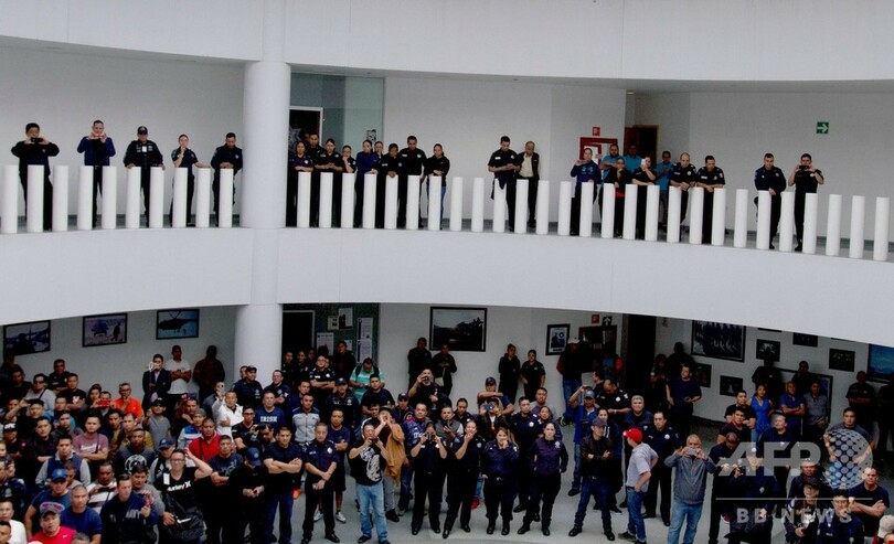 国家警備隊と連邦警察の統合案に大勢の警官が抗議、メキシコ