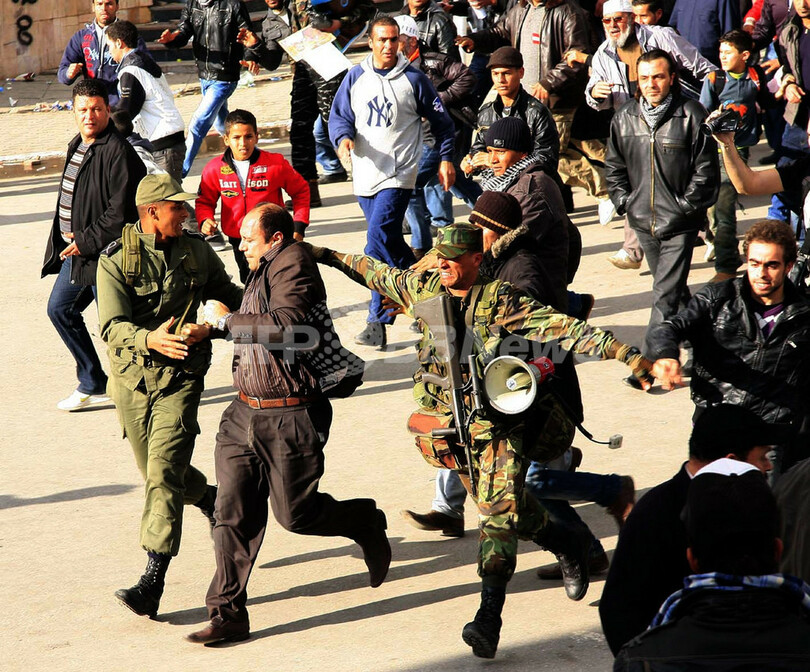 チュニジア、体制一新求めるデモ続く