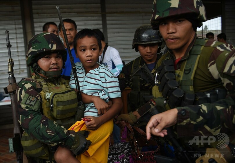 フィリピン軍、南部の市街戦でIS系武装勢力メンバー89人を殺害