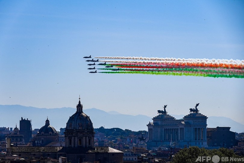 イタリア解放記念日 空軍が展示飛行 写真13枚 国際ニュース Afpbb News