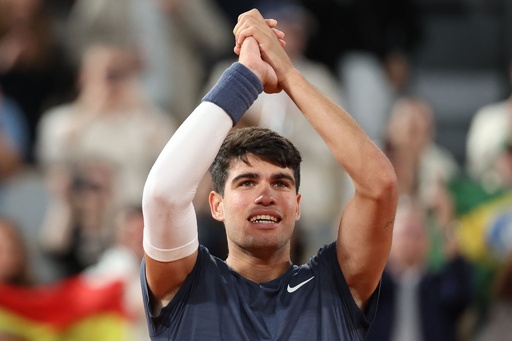 アルカラス全仏OP4強入り 準決勝は世界1位浮上決定のシナーと 写真12枚