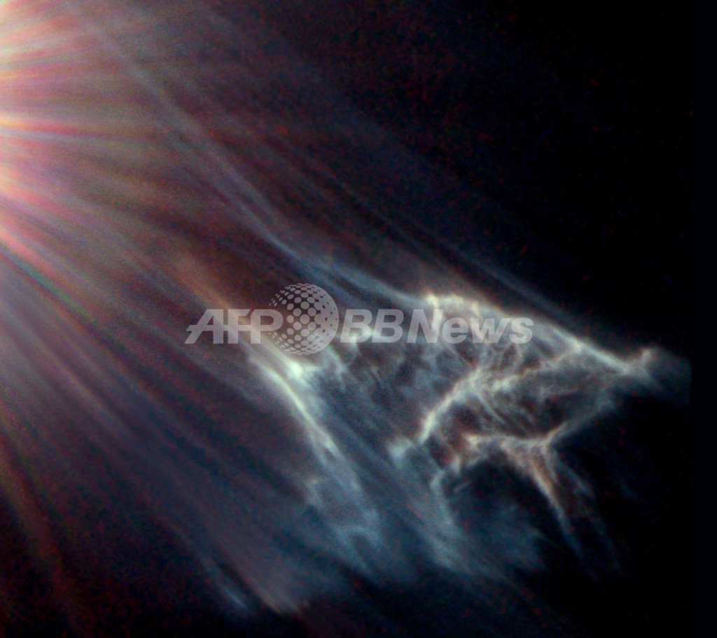 光の圧力で崩壊するプレアデス星団内の星雲、NASA 光の圧力で崩壊するプレアデス星団内の星雲、NASA