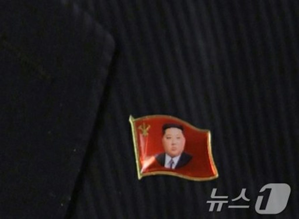 北朝鮮、金正恩総書記の「単独バッジ」が再登場…個人崇拝強化の兆候か