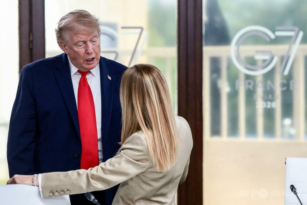 トランプ氏、メローニ氏をやゆ うっとり見つめる加工画像に「接近禁止命令が必要だ」