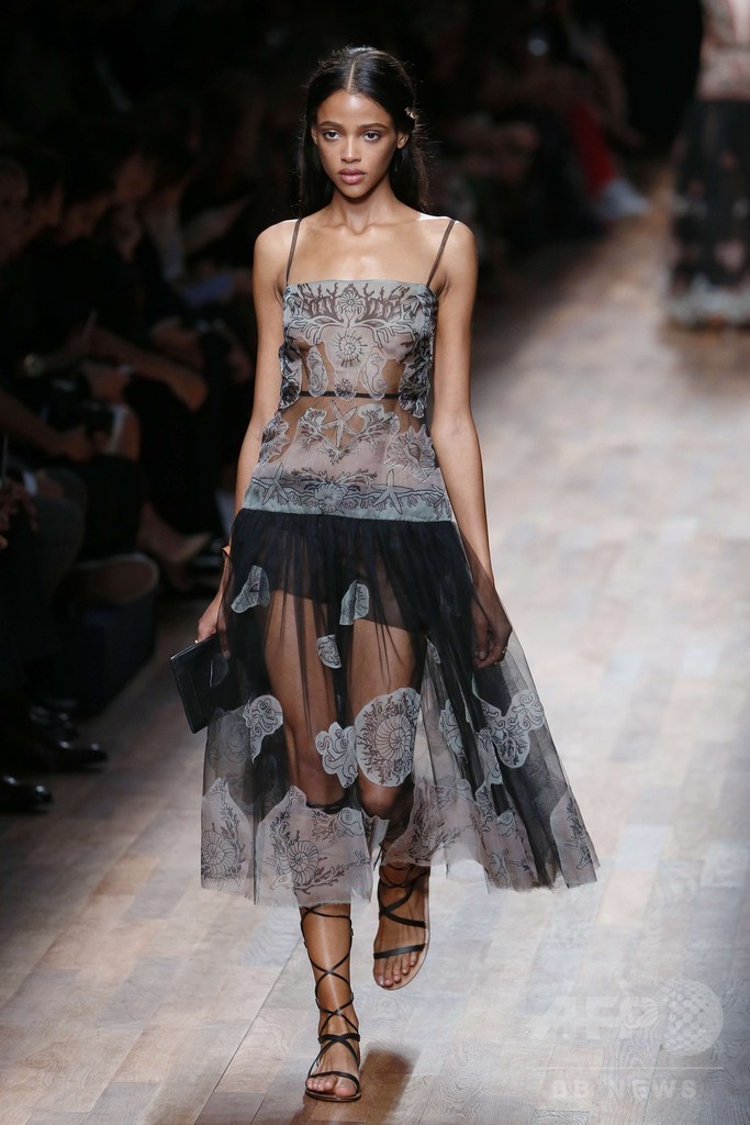 18世紀の貴族によるグランドツアーがコンセプト、「ヴァレンティノ」15年春夏