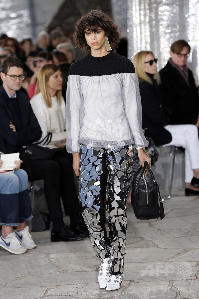 「ロエベ」16年春夏コレクション