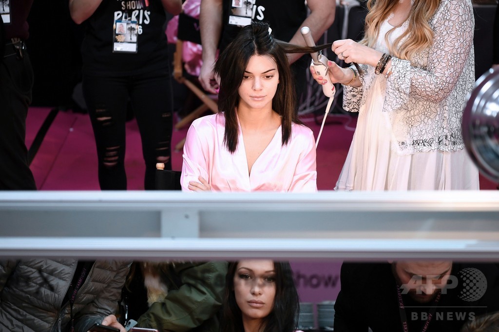 【写真特集】「ヴィクトリアズ・シークレット」パリのショー舞台裏