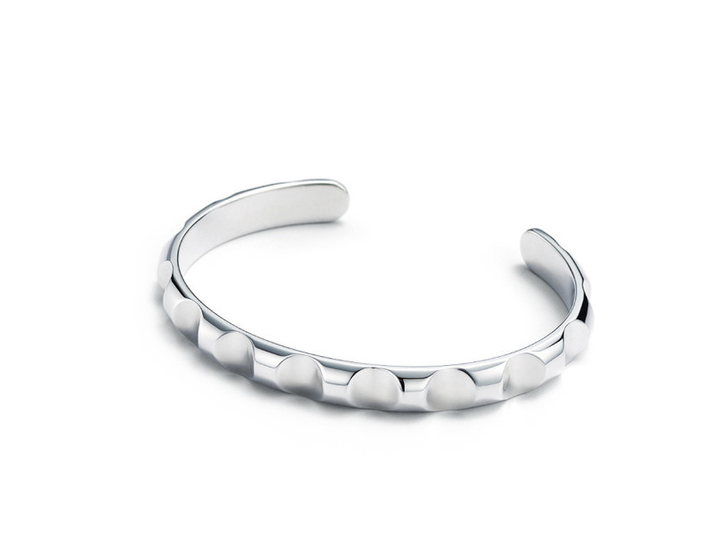 「ティファニー」パロマによるメンズジュエリー発表